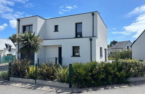 Plages et golf à pieds ! Maison moderne avec jardin et grande terrasse - Photo 1