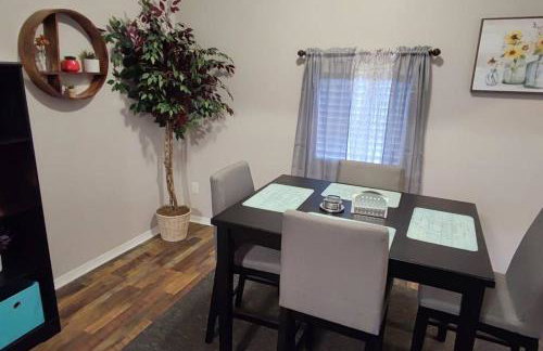 Downtown Charm Two Bedroom Home - Foto 43