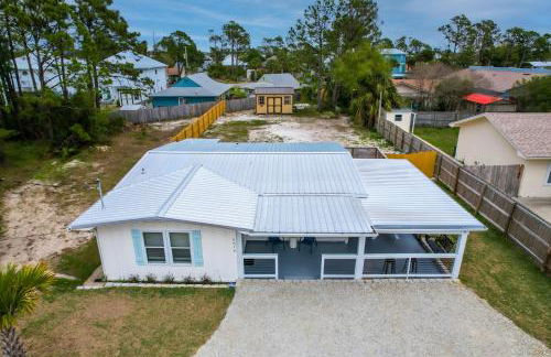 Sea Breeze House- 3 bd 2 ba 5 min walk to beach - Foto 2