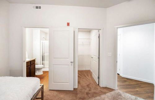 Relaxing 3BR Apartment With Pool & Wifi - Photo 11