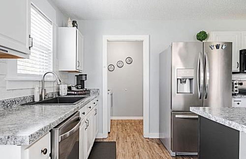 The Cozy Charcoal Cottage - with Garage - Family Friendly - Foto 19