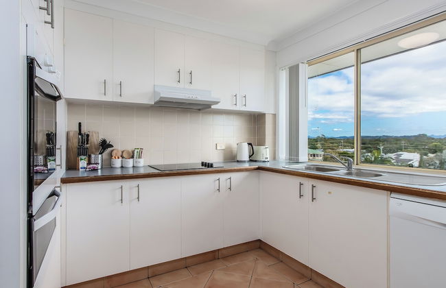 Marine Mirage - 2 Bedroom Apartment with Beachfront Vibes - Photo 8