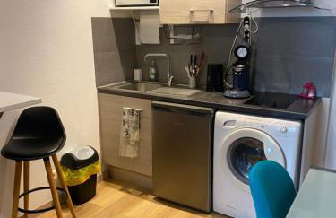 Nancy, Magnifique studio totalement climatisé, meublé, salle de bains et wc séparés, parking privé, cuisine équipée, WIFI - Foto 47