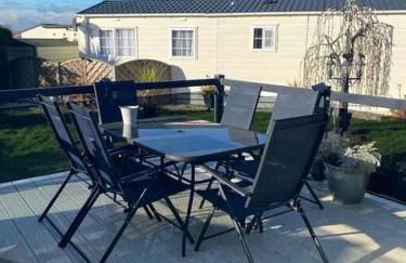 2 Bed, 2 Bath Lodge Style Caravan with Hot Tub & Private Garden at Patrington Haven Leisure Park - Foto 14