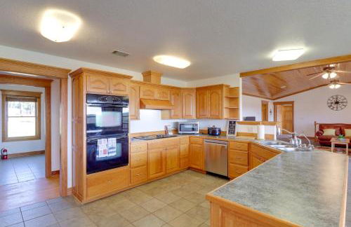 Mountain Views and Shared Pool Ozarks Family Home - Foto 12