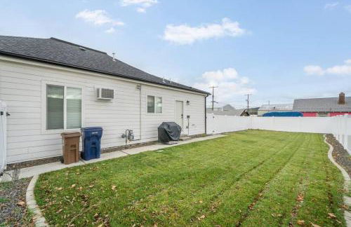 Updated Family Friendly Hillyard Gem NEW HOT TUB! - Foto 50