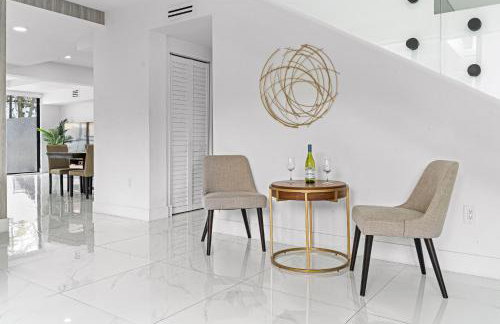 April Sale! 4 BR - Private Pool, Grill, Soaking Tub, Near Coral Gables & MIA Airport - Photo 39