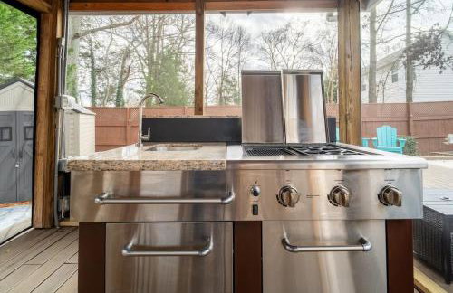 Tropical Oasis with Tiki Bar, Firepit, Seasonal Pool - Foto 44