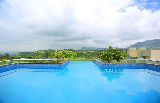 Royal Oakwood Villa by Shiloh Stay - Photo 11