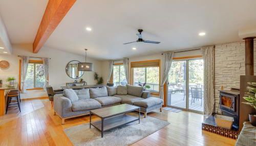 Ping-Pong and Private Hot Tub Family Cabin in Bend! - Foto 5