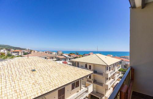 Luxury and Comfort in a Sea View Apartment - Foto 3