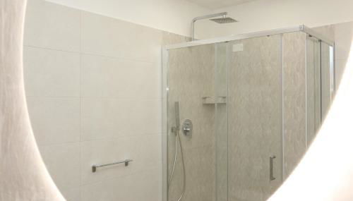 Smile Apartments Vista Mare, Balcone e Parcheggio su Richiesta - Photo 4, Shower