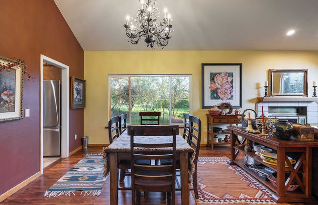 Valley of the Moon by Avantstay Tranquil Escape, Large Yard w/ Hot Tub & Fire Pit - Foto 14