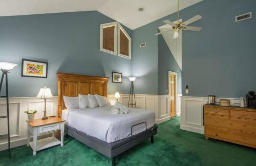 Historic 4BR Colonial with Pool Table and Fire Pit - Foto 21