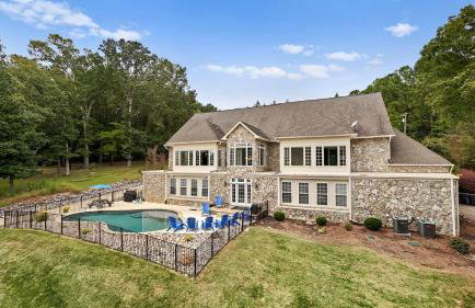 Whitetail Cove by Avantstay Lakefront w/ Pool + Private Dock Sleeps 20 - Foto 19