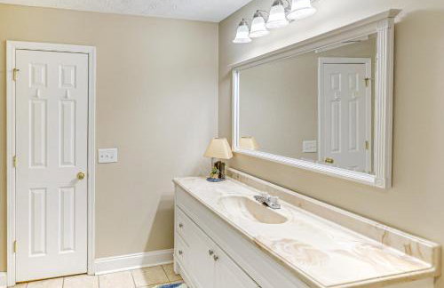 Remote Escape Lake Home with Dock in Sparta! - Foto 13