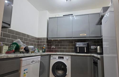 Luxury 2 Bedroom City Centre Apartment Sleeps Up to 6 HS2 Deals available - Foto 4