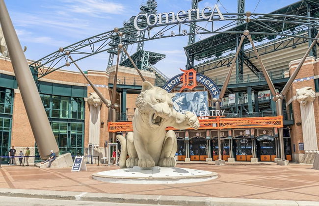 Pet Friendly 5BR Home near Downtown Detroit by RedAwning - Photo 37