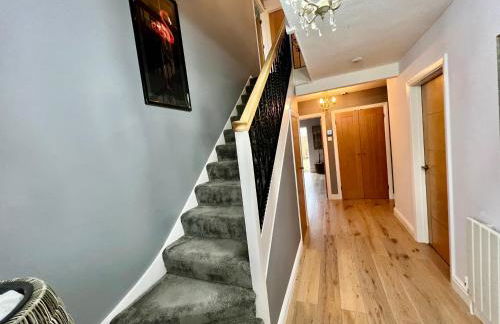 Timeless English Elegance 4BR Luxury Home in Petts Wood - Photo 3