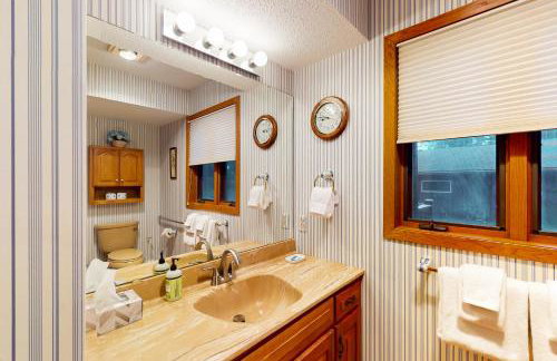 Lakefront Haven - Photo 16