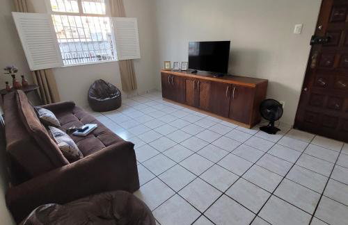 casa em rua tranquila a 200 metros do agito do Rio Vermelho e praia - Foto 11