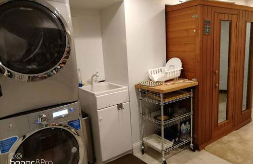 Contemporary 3 Bedroom Apt with Sauna in Woods - Foto 8