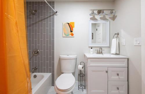 The Yellow Door Denver - Mid Century Design & Comfort - Foto 24