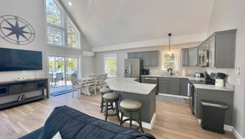 New 2023 Waterfront Home near Acadia with Hot Tub - Foto 5, stove