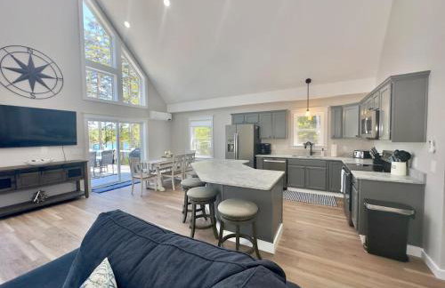 New 2023 Waterfront Home near Acadia with Hot Tub - Foto 5