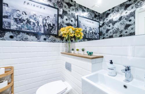 Cozy 3 Bedroom Terrace Cottage in Epsom - Photo 37