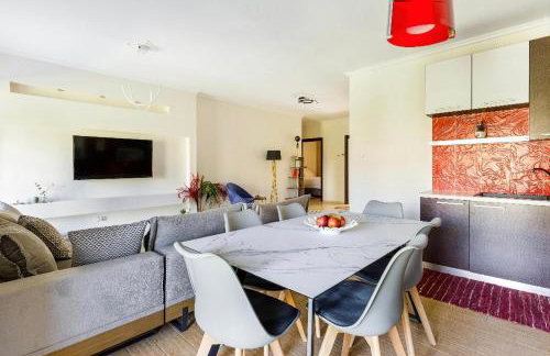 Double A Luxury Apartment - Photo 9