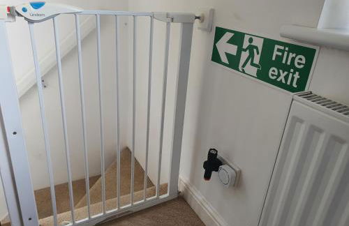 Idyllic 2 Bedroom Self-Contained UpsideDown Annexe - Photo 23