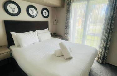 Evergreen Lodge with Hot Tub - Foto 13