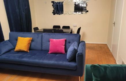 Garland Lovely House with Garden, Watford - Foto 1