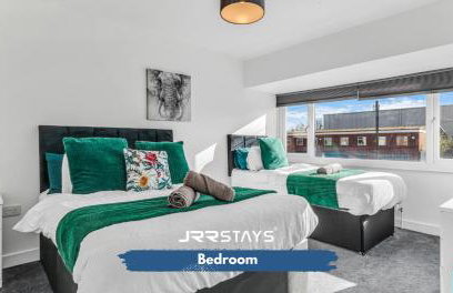 Tipton 3 Bedroom House Garden Sleeps 7 - JRR Stays - Foto 9