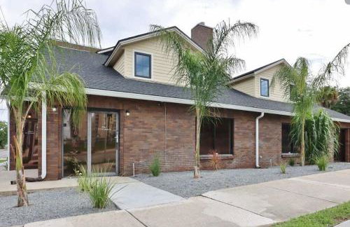 3 BR Urban Hideaway - Steps from Daily's TIAA Fld - Foto 1