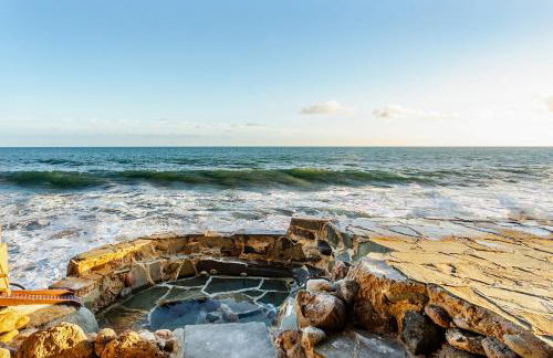 Malibu Beachfront Home with Rock Spa Ocean Views & Huge Deck - Foto 30