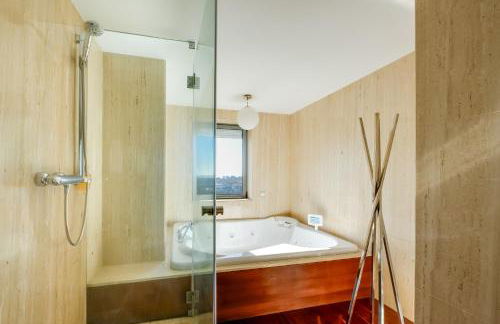 Skyview 2BR with Balcony and Garage - Foto 65