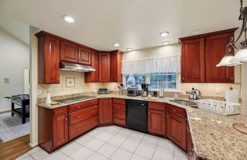 DC Luxury Retreat in Forest Spacious Full of Fun - Foto 23