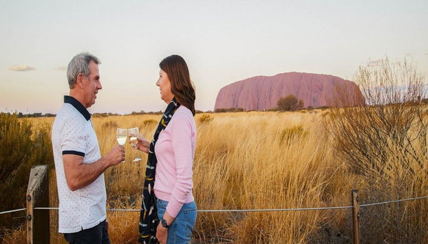 Atardecer en Uluru con cena barbacoa bajo las estrellas - Tour de medio día en grupo reducido - Foto 2