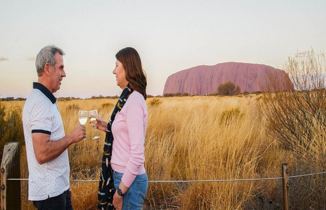 Uluru Sonnenuntergang mit Grillabendessen - Halbtagestour in kleiner Gruppe - Foto 2