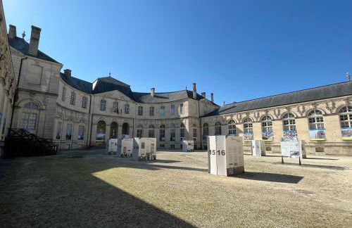 La Cour du Prince - F2 Centre-ville avec cour - Foto 28