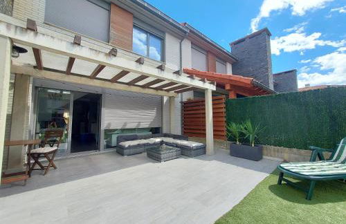 Adosado en Cirueña con Chimenea y barbacoa - Foto 1