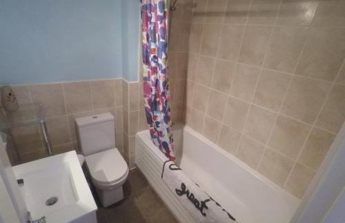 In Our Liverpool Home Sleeps 5 in 2 Double & 1 Single Bedrooms - Foto 25