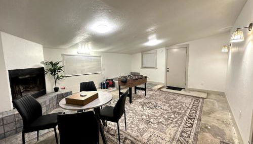 Freshly Renovated Family Home with Game Room, AC, King Bed, Luxury Bathroom - Foto 5