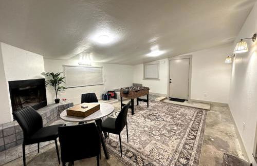 Freshly Renovated Family Home with Game Room, AC, King Bed, Luxury Bathroom - Foto 5