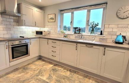 East Wing Cottage - Peaceful Village Retreat with Tennis Court Access - Foto 16