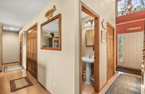 Family-Friendly 5BR House by the Lake - Foto 15