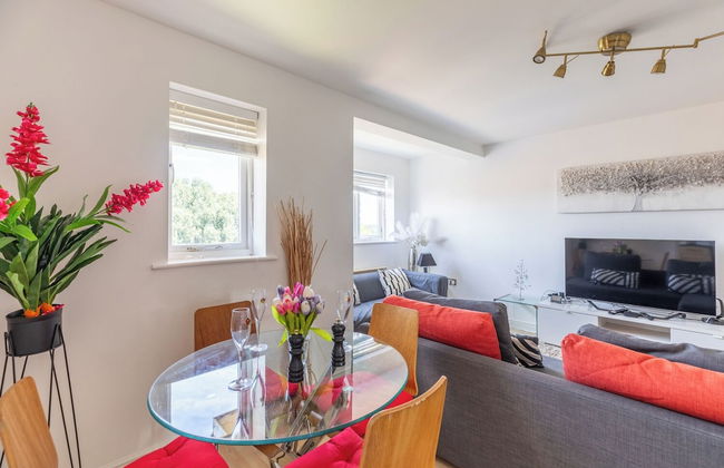 Skyline Haven Modern 2BR w/ Free Parking & 4kTV - Photo 52