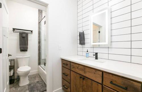 38-Acres of Luxury: 9BR, Indoor Pool, Gym, Near ND - Foto 30